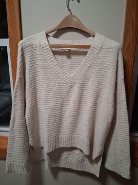 UpWest Cream V-Neck Ribbed Knit Sweater